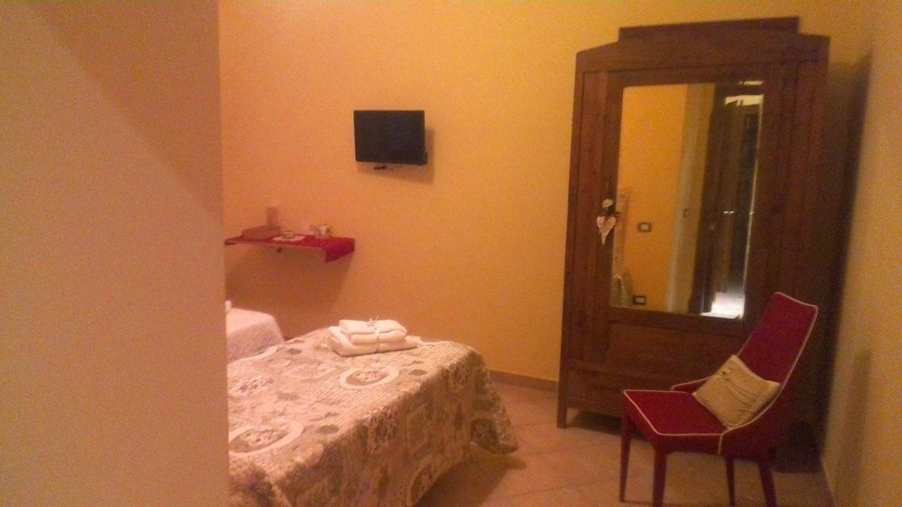 Bed and Breakfast La Bella Ninfa Сермонета Екстер'єр фото